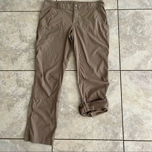 Columbia Woman’s roll up pant 14R